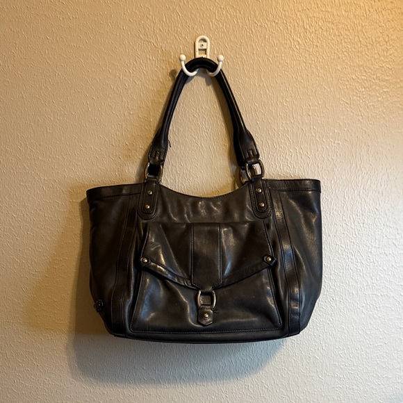 Elegant Black Leather Tote Bag - Picture 1 of 16